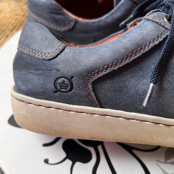 Women’s BORN genuine leather navy blue color sneakers. - Picture 10 of 17